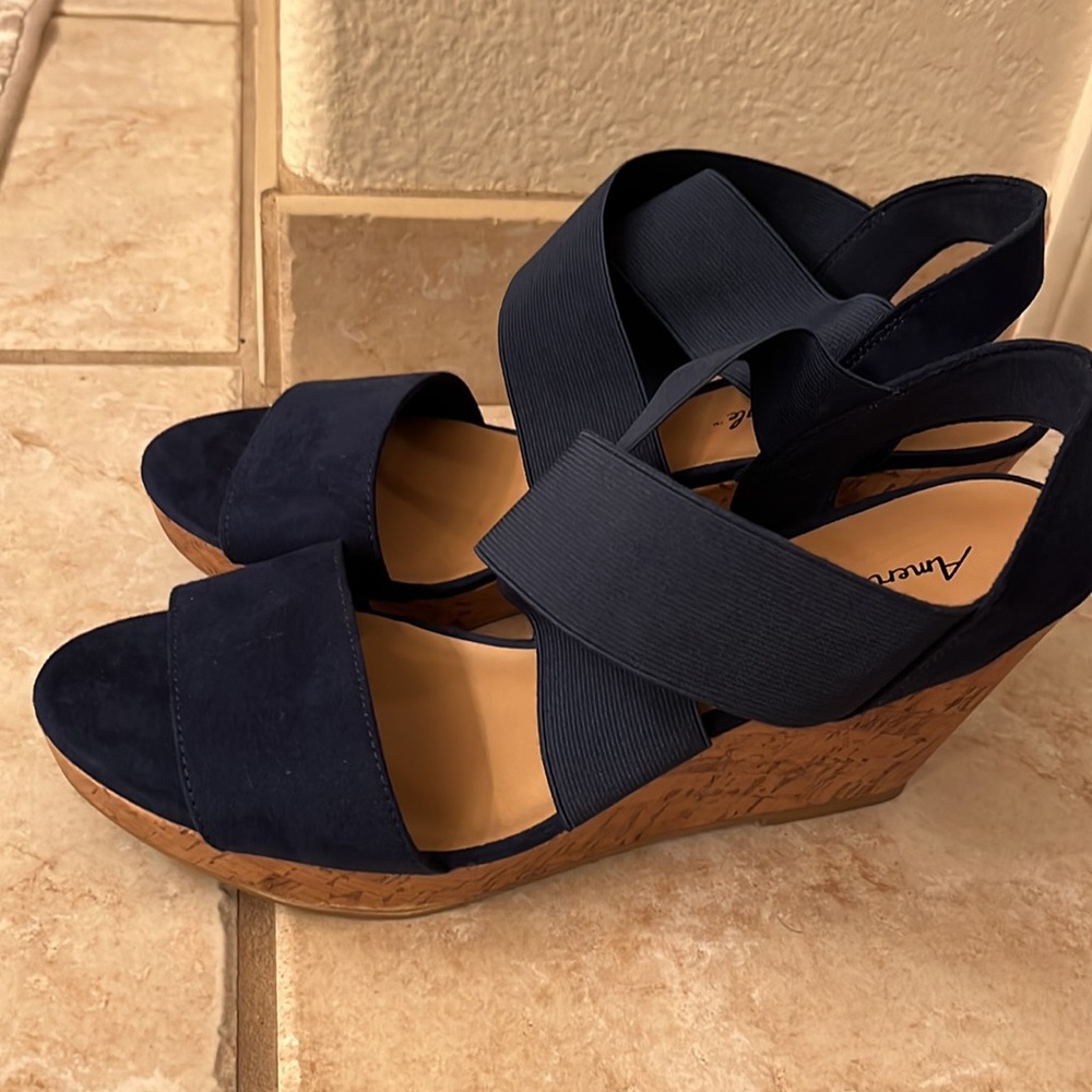 sIze 11 American Eagle wedges - Picture 3 of 3
